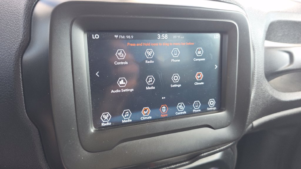 Used 2020 Jeep Renegade Latitude w/ Cold Weather Group FWD image 18