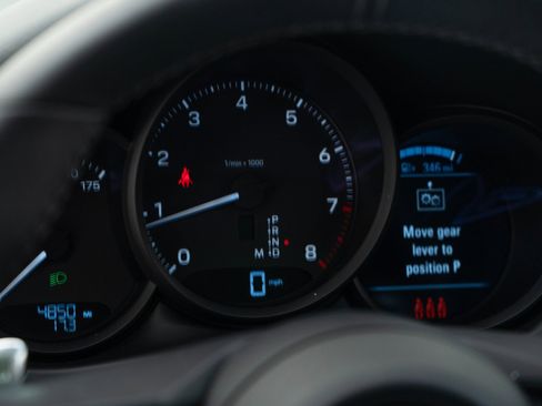 Certified 2025 Porsche Macan AWD/4WD image 23