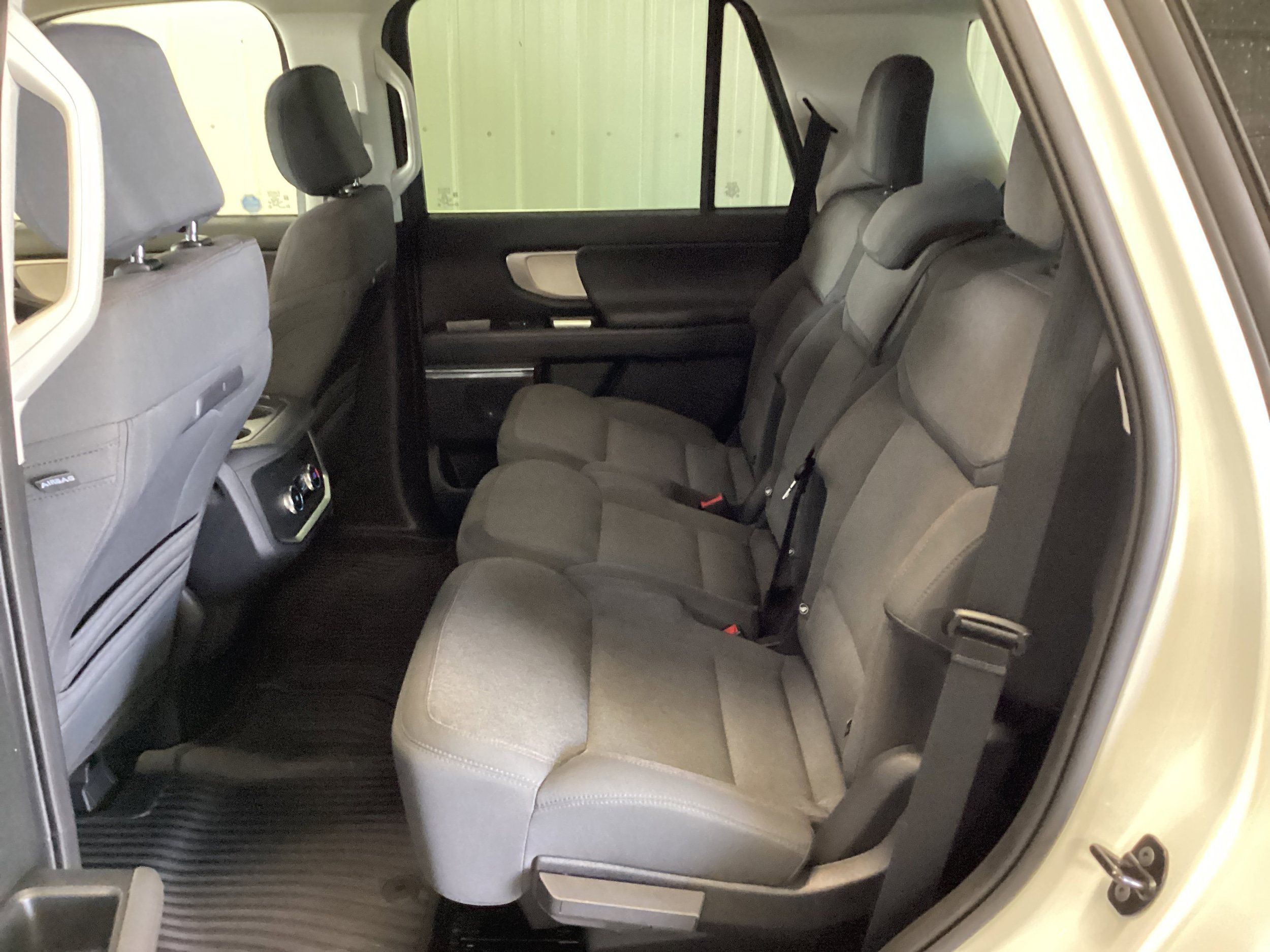 Used 2025 Ford Expedition Active AWD/4WD image 29