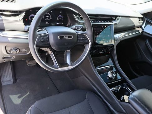 Used 2023 Jeep Grand Cherokee Laredo w/ Luxury Tech Group I RWD image 11