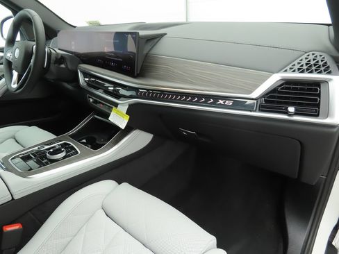 Used 2026 BMW X5 xDrive40i w/ Executive Package AWD/4WD image 18