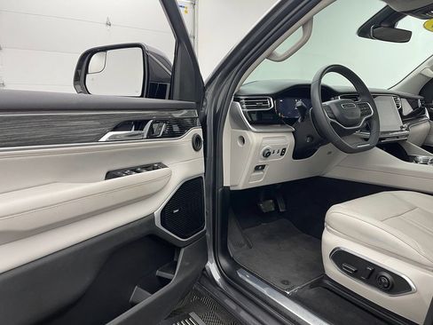 Used 2022 Jeep Wagoneer Series III w/ Premium Group I AWD/4WD image 19