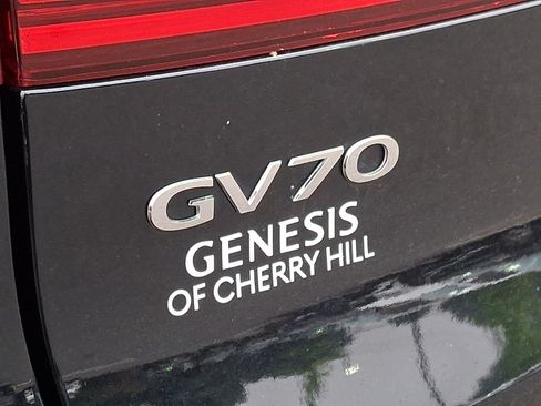 Certified 2025 Genesis GV70 2.5T w/ Select Package AWD/4WD image 30