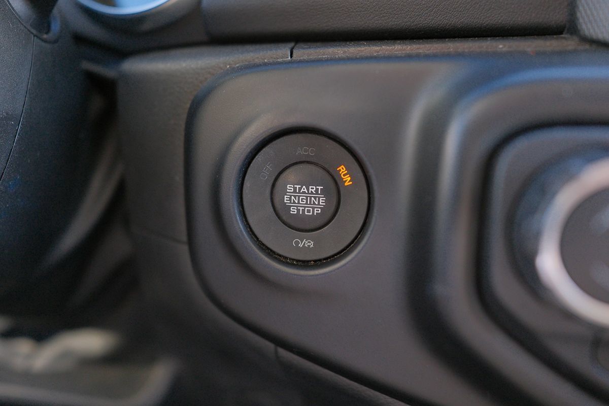 Used 2022 Jeep Wrangler Unlimited Sahara w/ Cold Weather Group AWD/4WD image 18