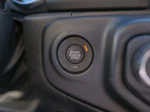 Used 2022 Jeep Wrangler Unlimited Sahara w/ Cold Weather Group AWD/4WD image 18