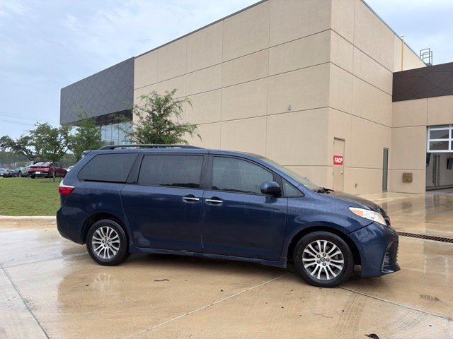 Used 2019 Toyota Sienna XLE w/ XLE Navigation Package FWD image 5