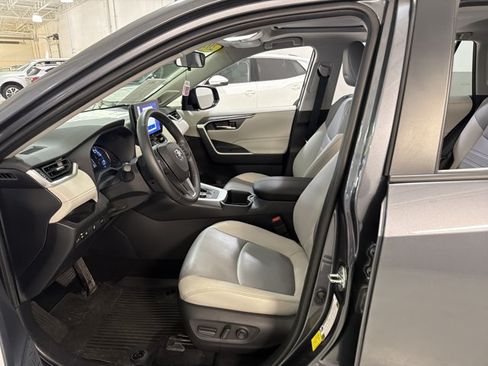 Used 2023 Toyota RAV4 XLE Premium AWD/4WD image 6