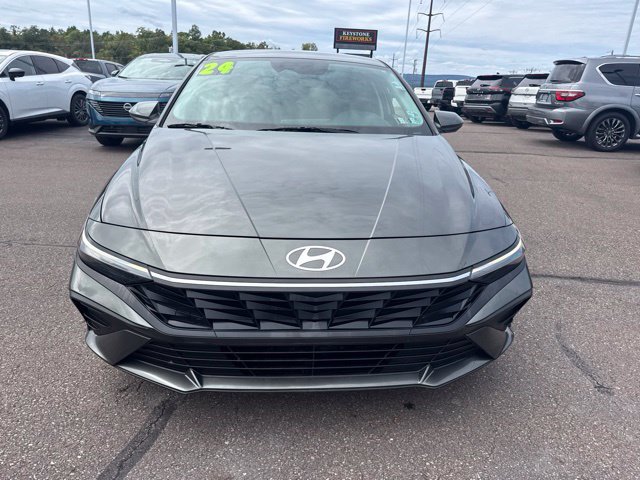 Used 2024 Hyundai Elantra SEL FWD image 2