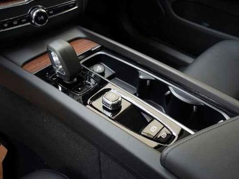 Used 2023 Volvo XC60 B5 Plus w/ Climate Package image 23