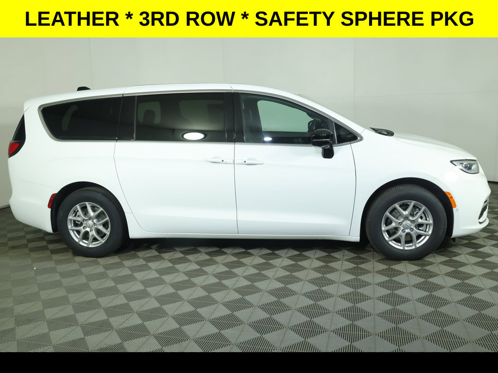 New 2026 Chrysler Pacifica Select FWD image 2