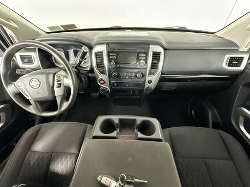 Used 2017 Nissan Titan SV AWD/4WD image 10
