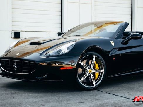 Used 2014 Ferrari California image 45