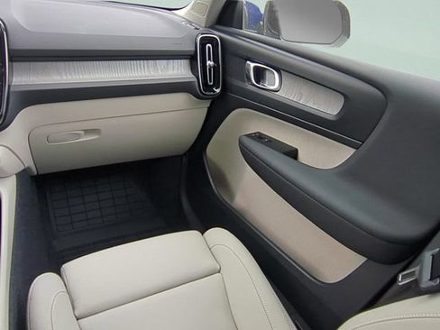 New 2026 Volvo XC40 B5 Plus w/ Protection Package Premier AWD/4WD image 12