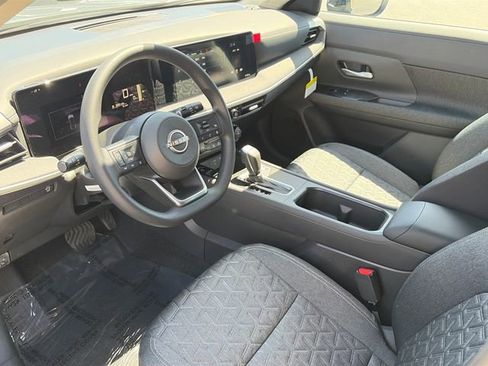New 2026 Nissan Kicks SV w/ Charging Package FWD image 28