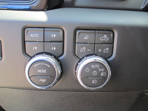 New 2026 GMC Sierra 2500 AT4 w/ AT4 Premium Plus Package AWD/4WD image 18