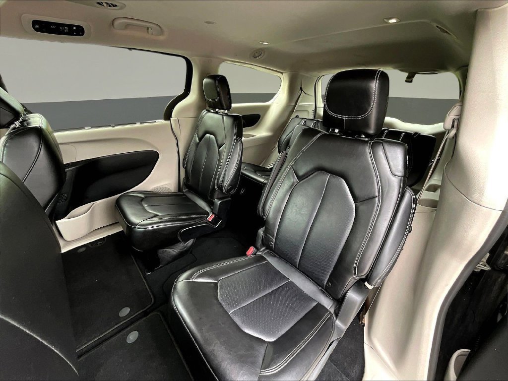 Used 2023 Chrysler Pacifica Touring-L FWD image 24