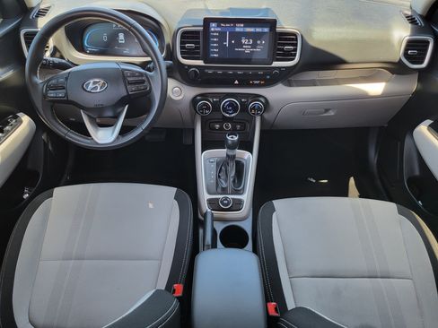 Used 2025 Hyundai Venue SEL FWD image 19