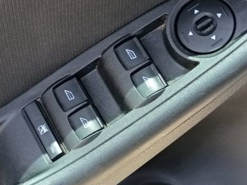 Used 2018 Ford Focus SE FWD image 18