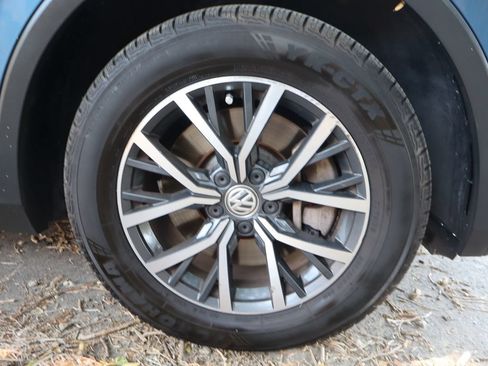 Used 2018 Volkswagen Tiguan SE AWD/4WD image 45