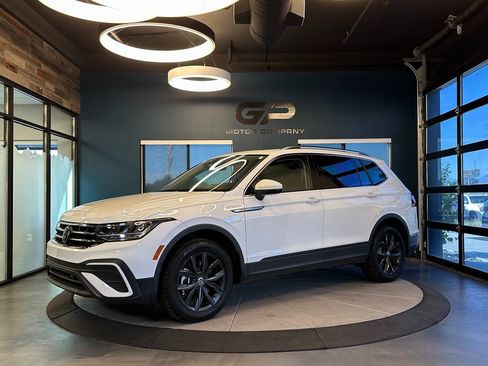 Used 2024 Volkswagen Tiguan SE image 7