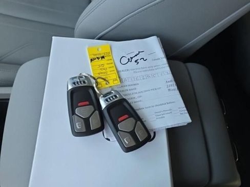 Used 2024 Audi Q5 e Premium Plus w/ Premium Plus Package AWD/4WD image 12
