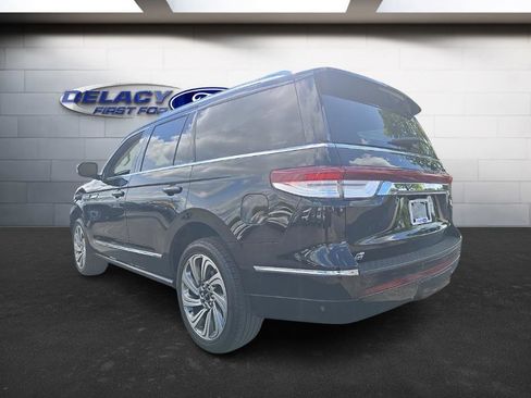 Used 2024 Lincoln Navigator Premiere image 3