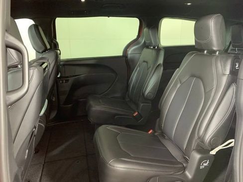 New 2026 Chrysler Pacifica Select image 14