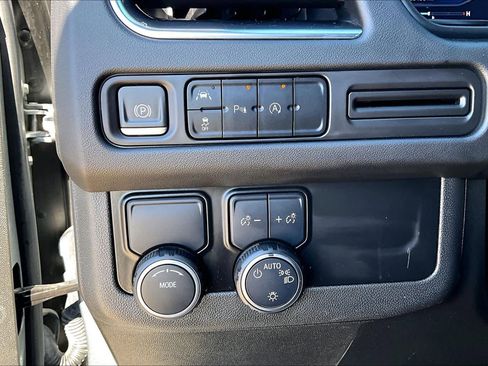 Certified 2023 Chevrolet Suburban RST image 36