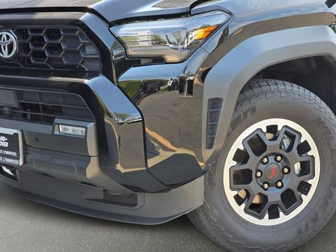 Used 2025 Toyota 4Runner TRD Off-Road AWD/4WD image 32
