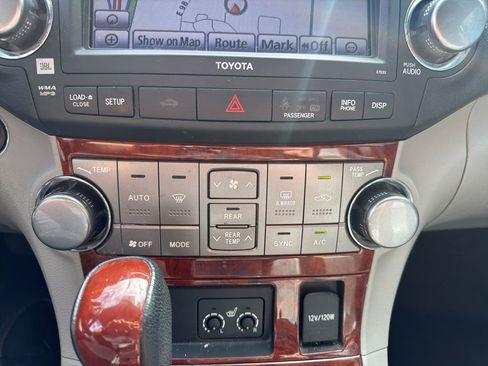 Used 2012 Toyota Highlander Limited w/ Tow Pkg image 23