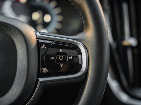 Used 2023 Volvo V60 B5 Cross Country Plus image 27