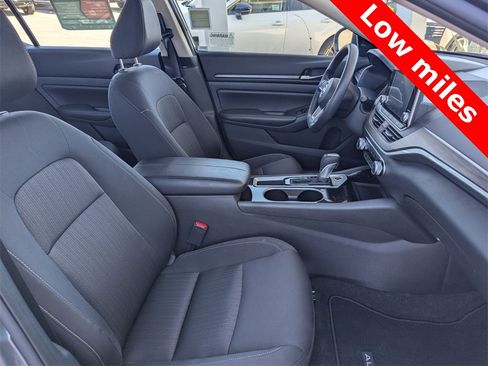 Used 2024 Nissan Altima 2.5 SV image 17