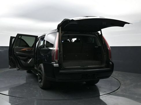 Used 2015 Cadillac Escalade Luxury AWD/4WD image 36