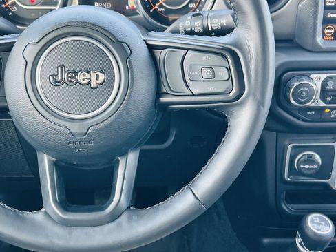 Used 2022 Jeep Wrangler Unlimited Sport image 18