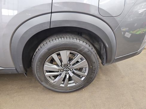 Used 2025 Nissan Pathfinder SV AWD/4WD image 18