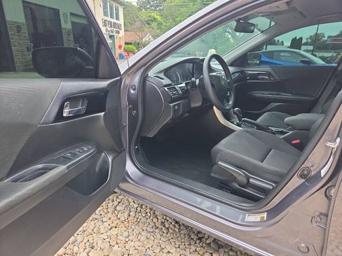 Used 2016 Honda Accord LX image 13