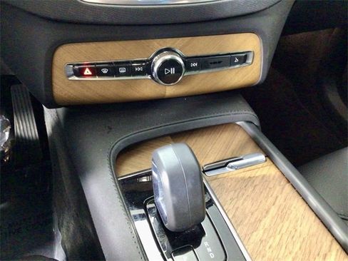 Used 2024 Volvo XC90 B6 Plus image 26