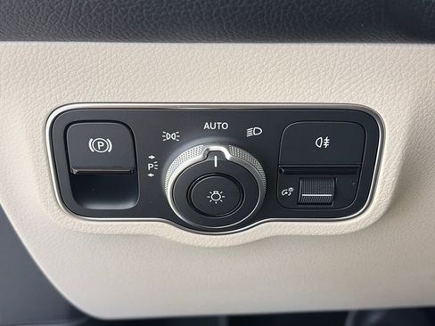 Used 2023 Mercedes-Benz EQB 300 4MATIC image 24