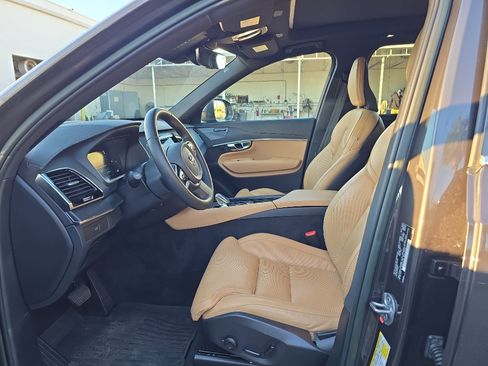 Certified 2023 Volvo XC90 B6 Ultimate w/ Protection Package Premier image 4