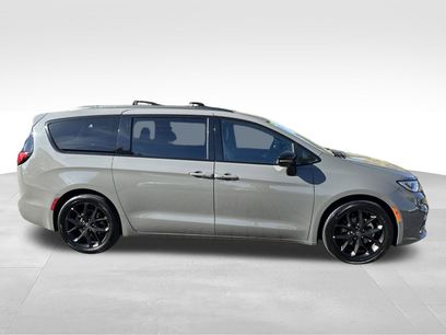 Used 2025 Chrysler Pacifica Limited