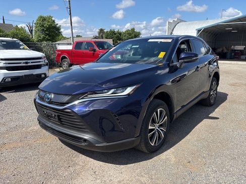 Used 2024 Toyota Venza LE AWD/4WD image 2