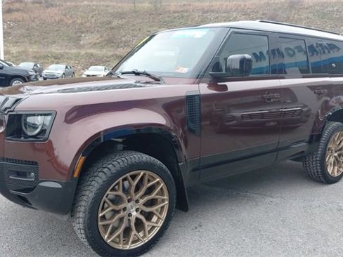 Used 2023 Land Rover Defender 130 X-Dynamic SE image 8