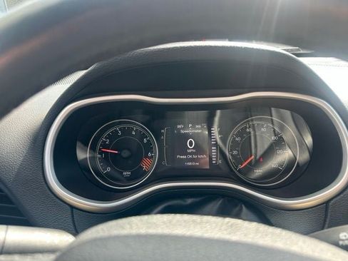 Used 2015 Jeep Cherokee Sport w/ Cold Weather Group FWD image 14