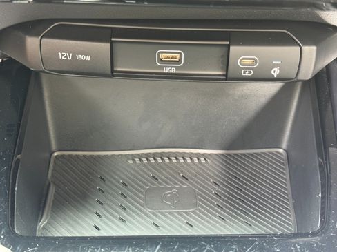 Used 2024 Kia Niro EX FWD image 29