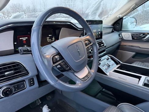 Used 2020 Lincoln Navigator Black Label w/ Cargo Convenience Package image 7