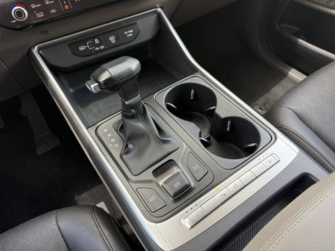 Used 2026 Kia Carnival FWD image 44