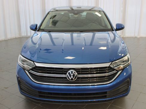 Used 2022 Volkswagen Jetta SE image 6