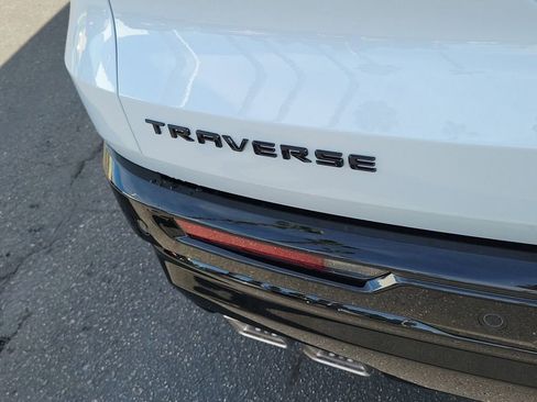New 2026 Chevrolet Traverse RS w/ LPO, Floor Liner Package FWD image 23