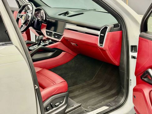 Used 2022 Porsche Cayenne Platinum Edition w/ Premium Package Plus image 2