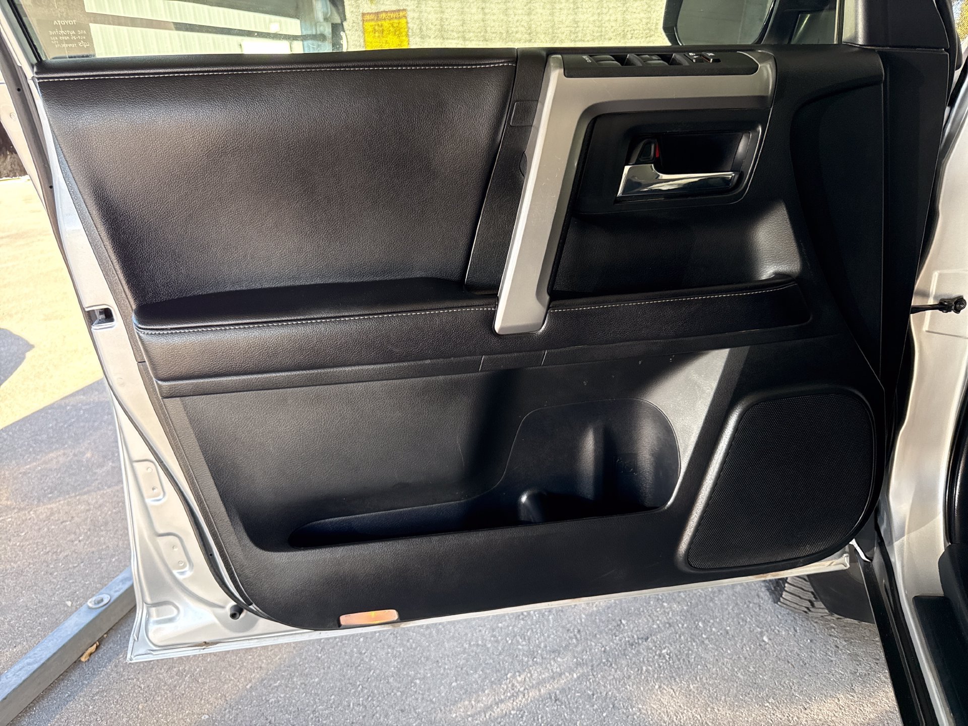 Used 2017 Toyota 4Runner SR5 AWD/4WD image 14